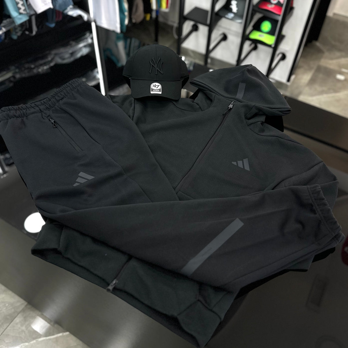Tuta Adidas Tech ZNE Black