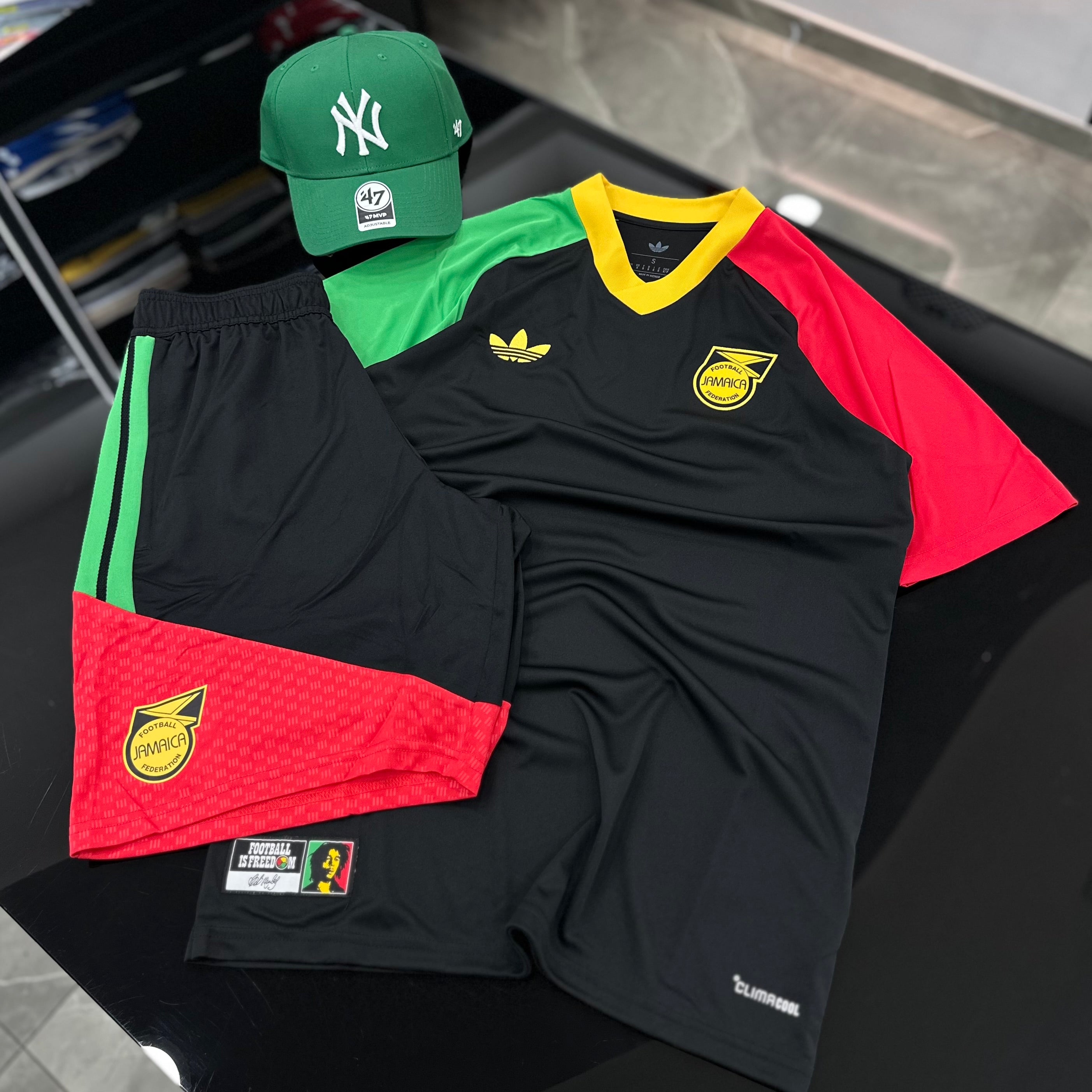 Coordinato Jamaica x Adidas