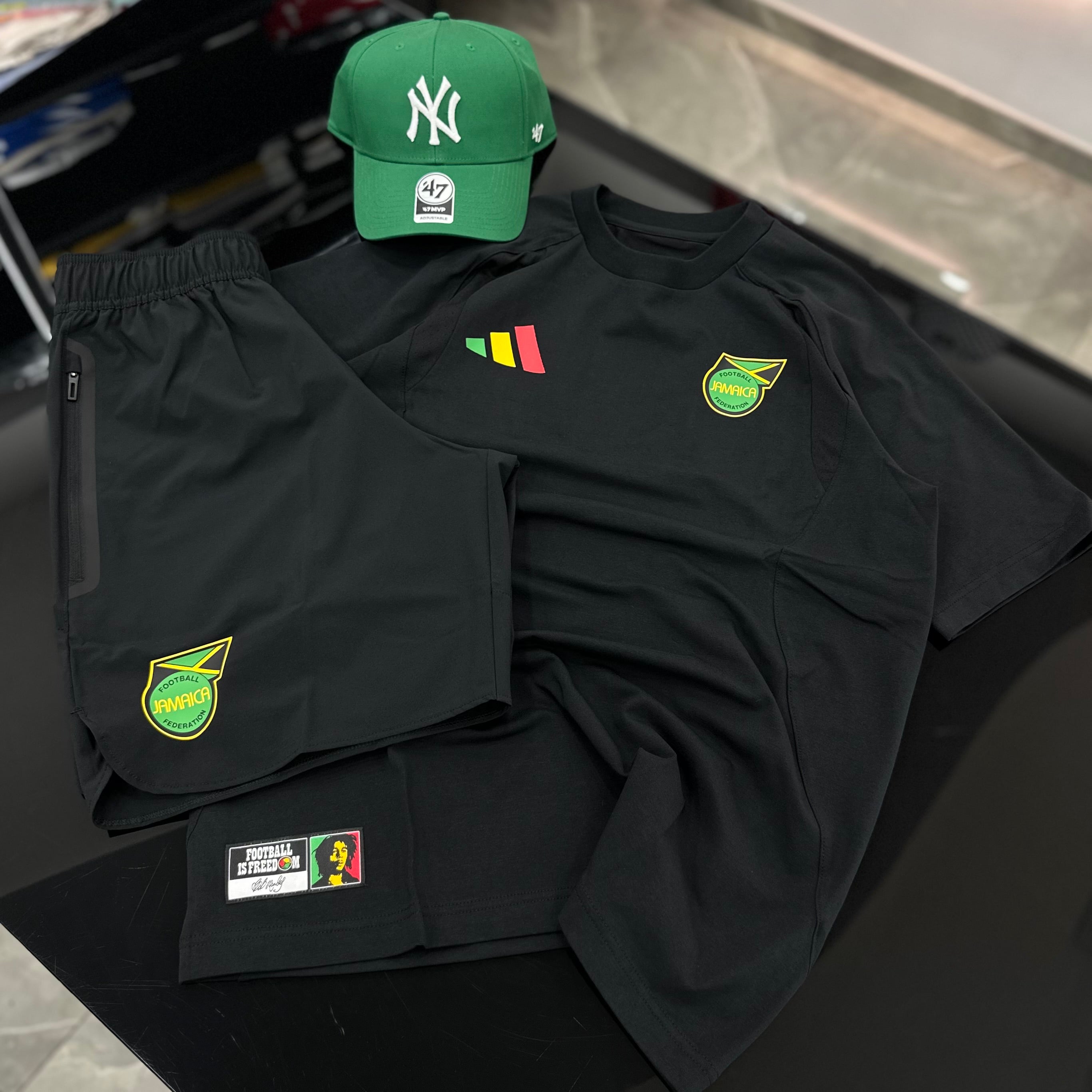Coordinato Jamaica x Adidas BLACK