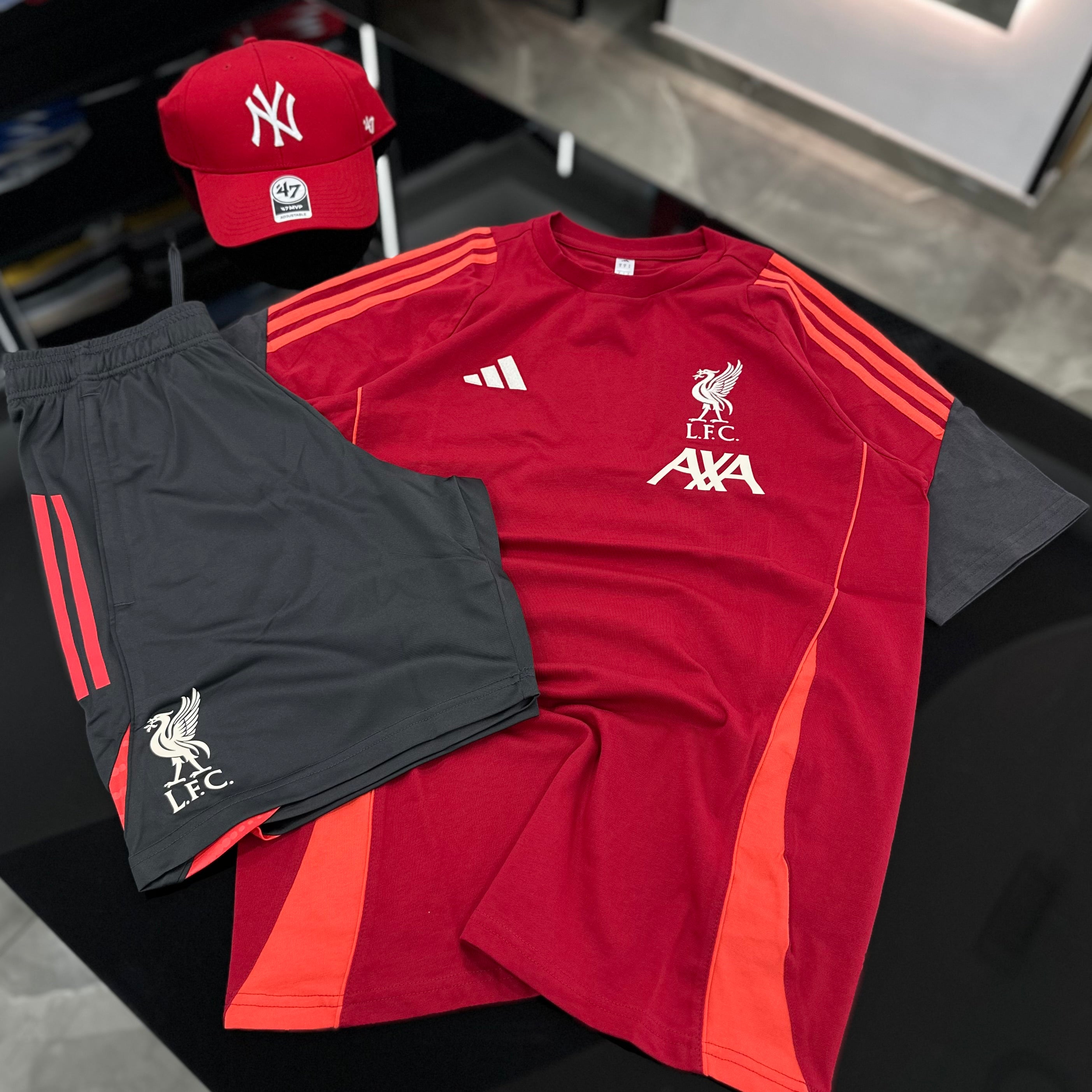 Coordinato Liverpool x Adidas