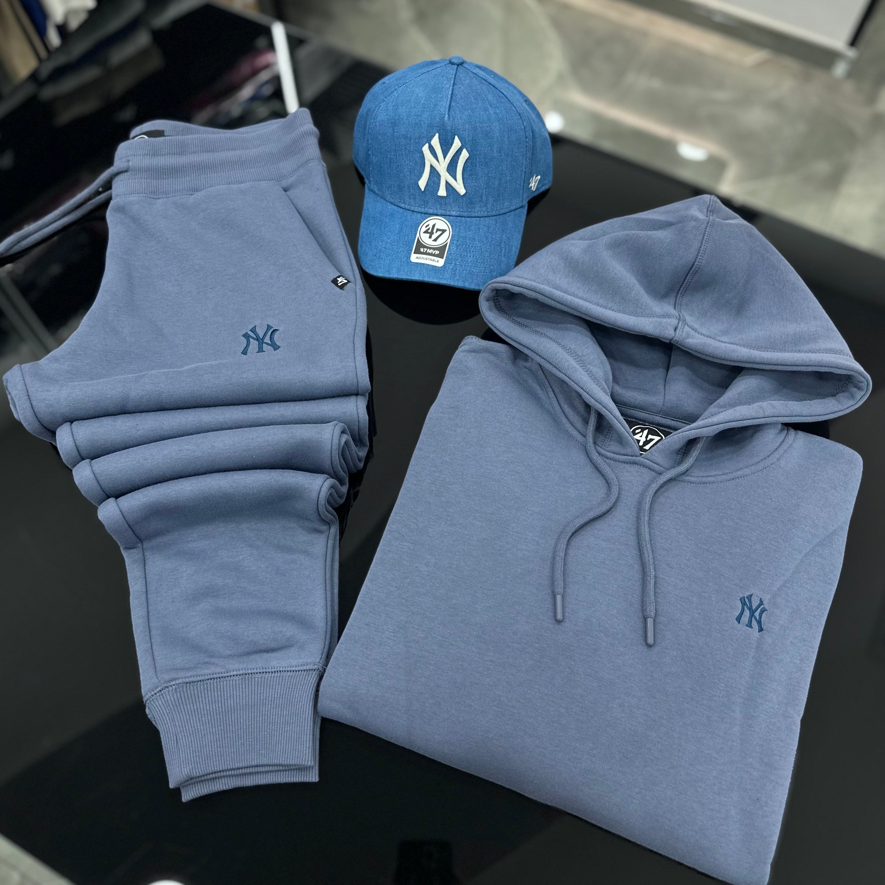 Tuta Yankees base runner PORTAL