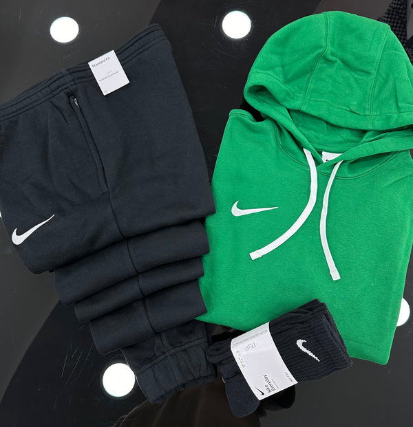 Total look Nike GREEN / BLACK