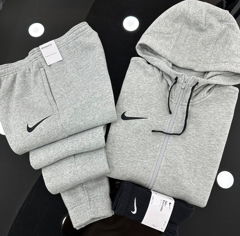 Total look Nike GREY