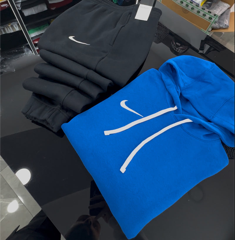 Total look Nike ROYAL / BLACK